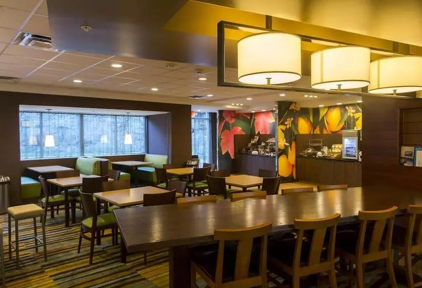 ホテル Fairfield By Marriott Cambridge