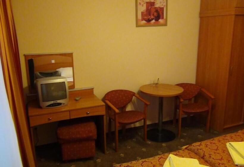 בית מלון כפרי Jantar