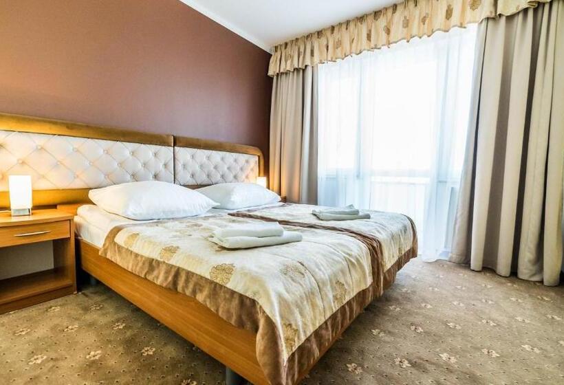 בית מלון כפרי Jantar