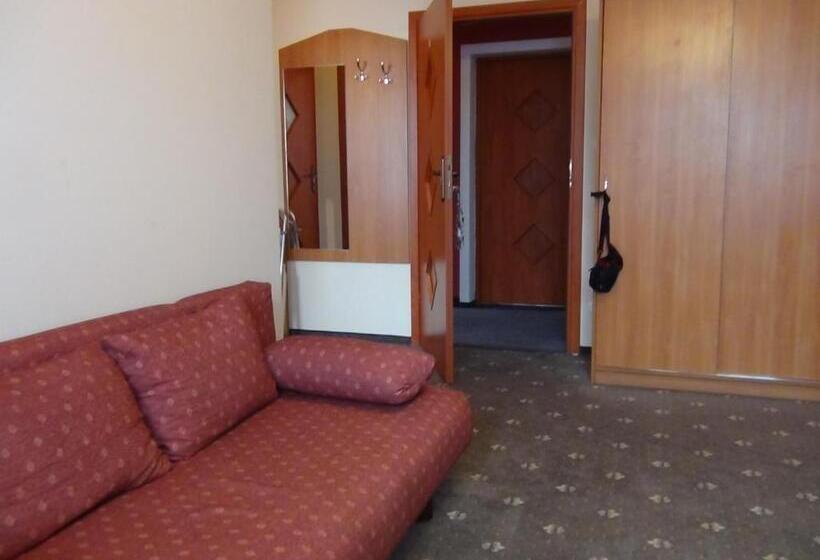 בית מלון כפרי Jantar