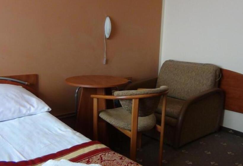 בית מלון כפרי Jantar