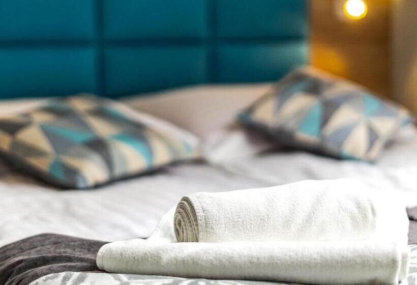 בית מלון כפרי Jantar