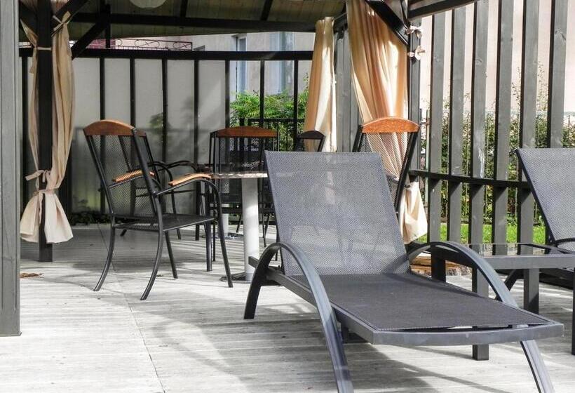 בית מלון כפרי Jantar