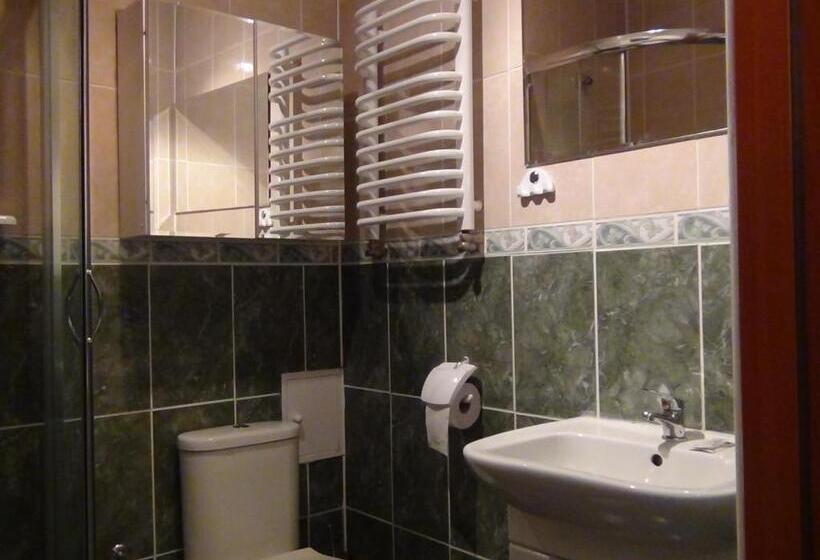 בית מלון כפרי Jantar