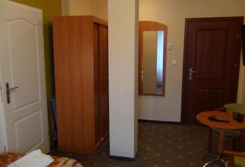 בית מלון כפרי Jantar