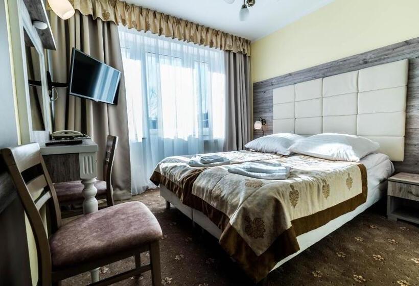 בית מלון כפרי Jantar