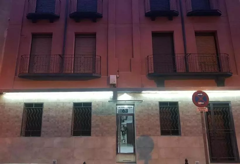 هتل La Ferroviaria  Pensión No Fumadores   Sin Ascensor