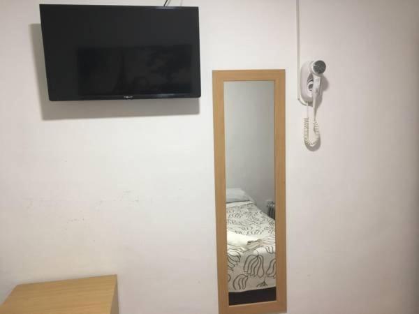 Отель La Ferroviaria Pensión No Fumadores Sin Ascensor