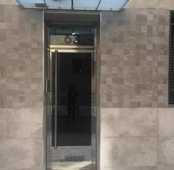 هتل La Ferroviaria  Pensión No Fumadores   Sin Ascensor