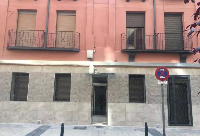 هتل La Ferroviaria  Pensión No Fumadores   Sin Ascensor