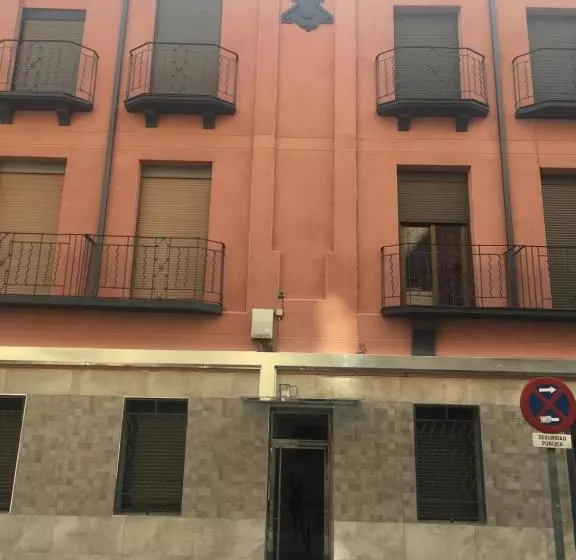 هتل La Ferroviaria  Pensión No Fumadores   Sin Ascensor