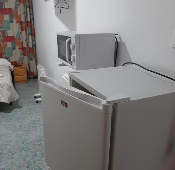 Отель La Ferroviaria Pensión No Fumadores Sin Ascensor