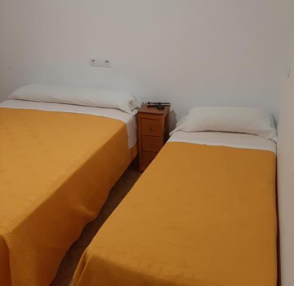 Отель La Ferroviaria Pensión No Fumadores Sin Ascensor