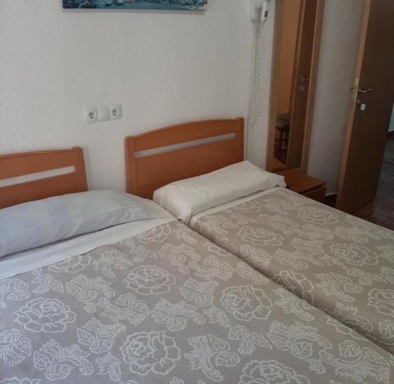 Отель La Ferroviaria Pensión No Fumadores Sin Ascensor