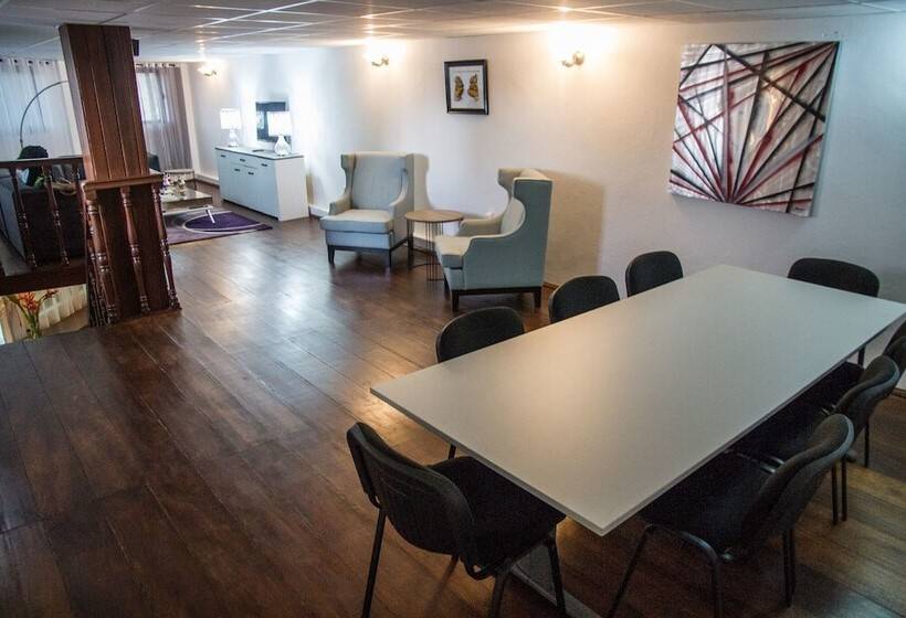 هتل Residencial Luxan