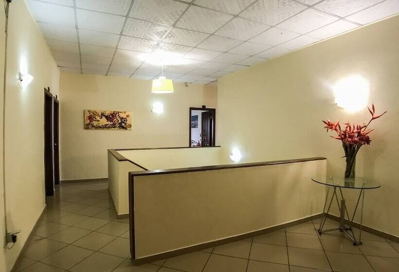 هتل Residencial Luxan