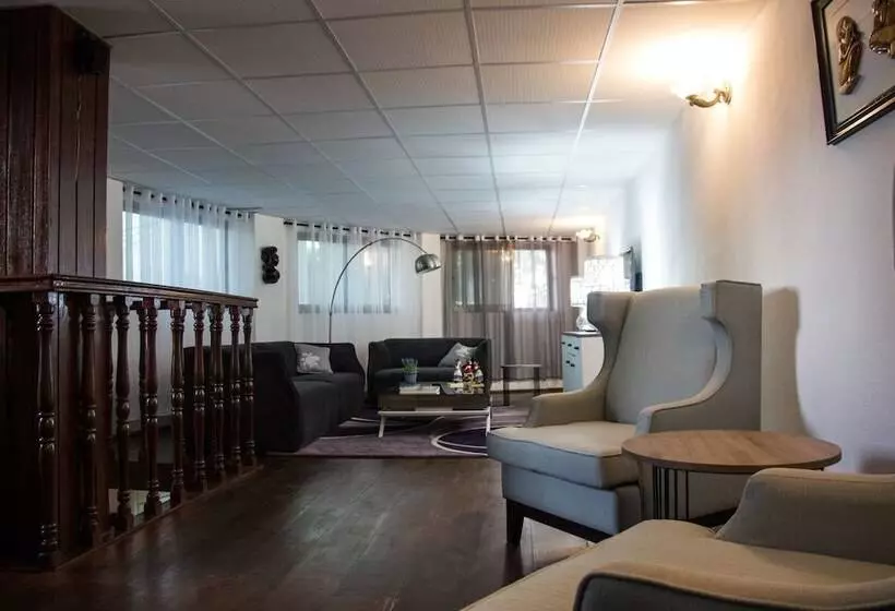 هتل Residencial Luxan