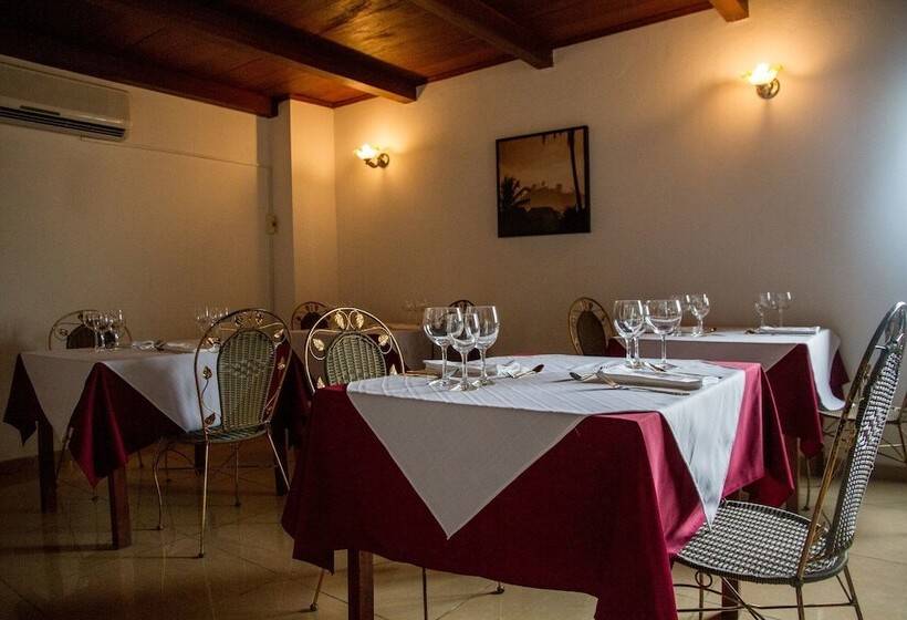 هتل Residencial Luxan