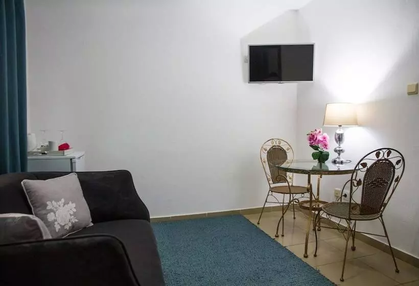 هتل Residencial Luxan