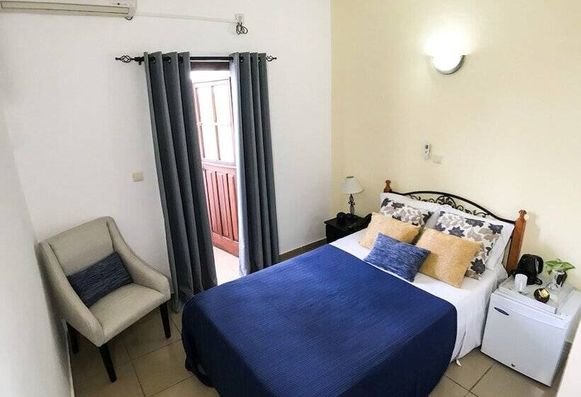 هتل Residencial Luxan