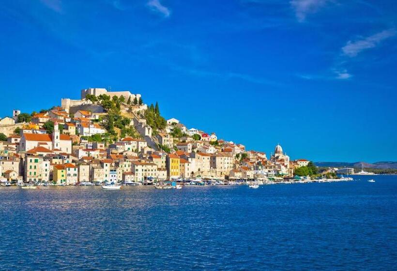 בית מלון כפרי Villas Arausana & Antonina