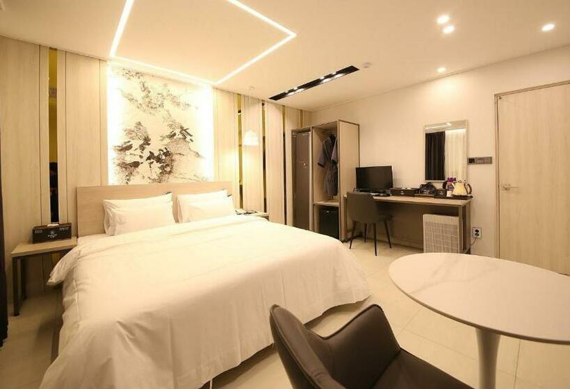 Brown Dot Hotel Sinan