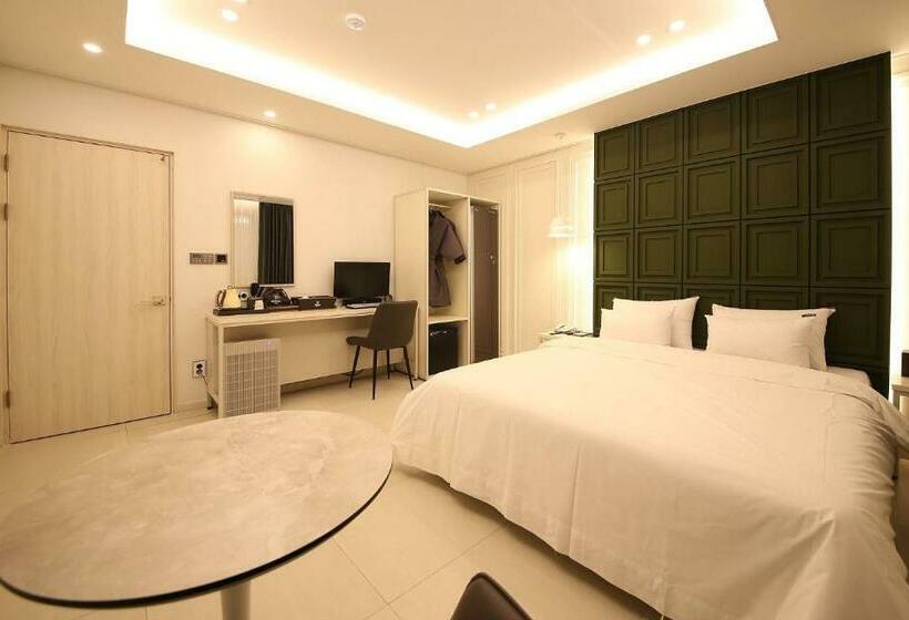Brown Dot Hotel Sinan