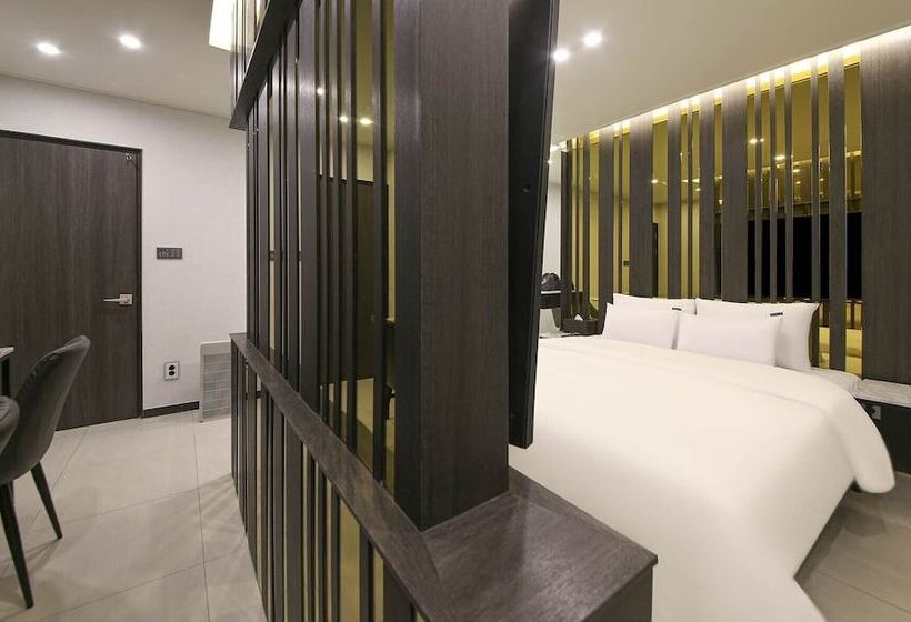 Brown Dot Hotel Sinan