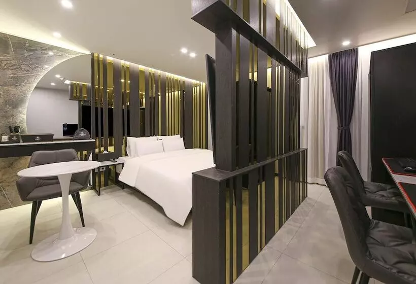 Brown Dot Hotel Sinan