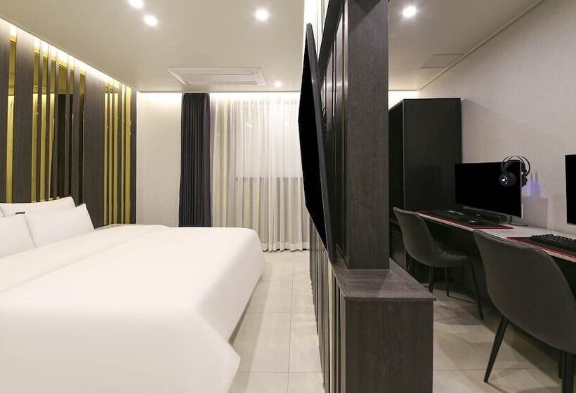 Brown Dot Hotel Sinan