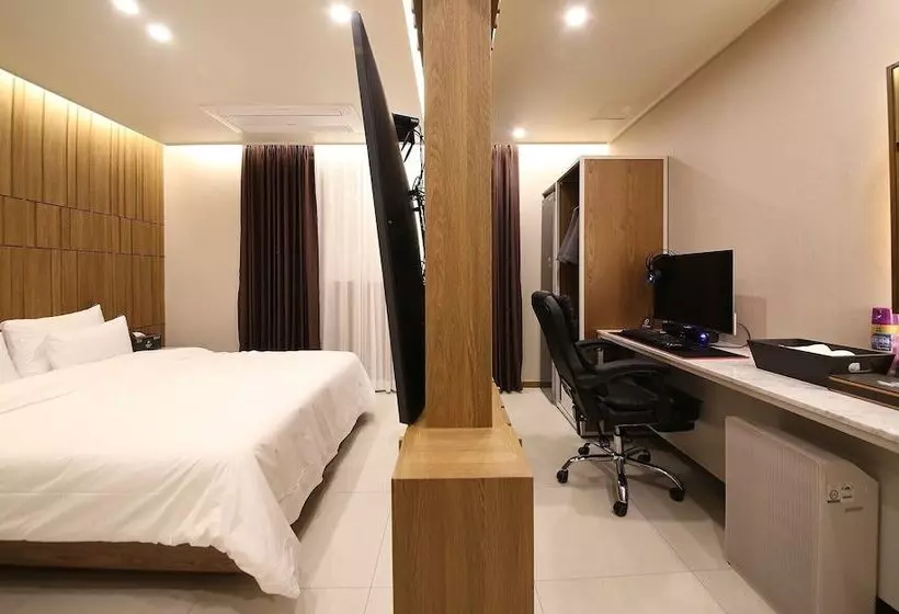 Brown Dot Hotel Sinan