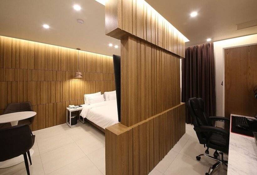 Brown Dot Hotel Sinan