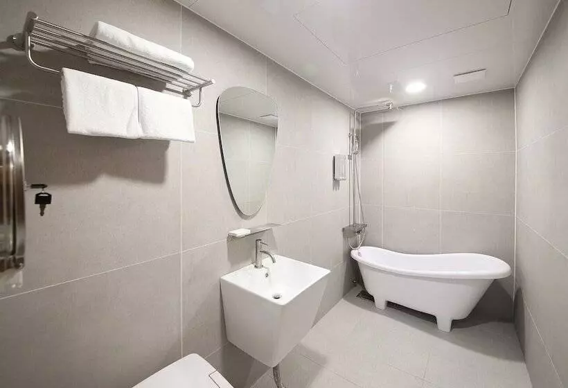 Brown Dot Hotel Sinan