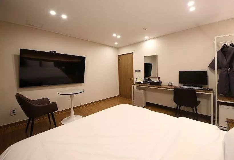 Brown Dot Hotel Sinan