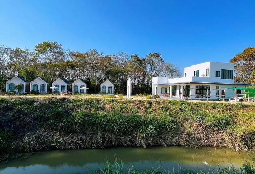 Hotelli คีรีศิลป์ รีสอร์ท เชียงราย