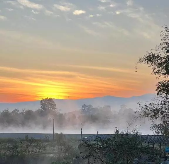 Hotelli คีรีศิลป์ รีสอร์ท เชียงราย