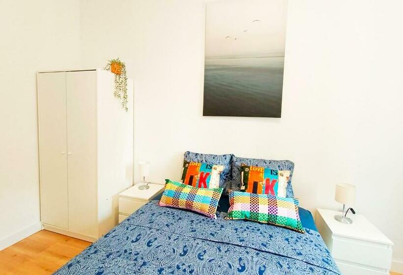 هاستل By Born & Gothic Rooms