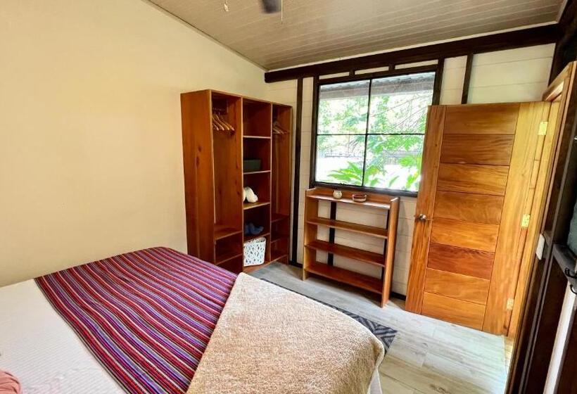 پانسیون Awake Uvita