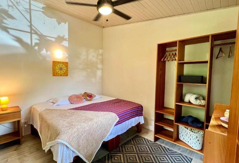 پانسیون Awake Uvita