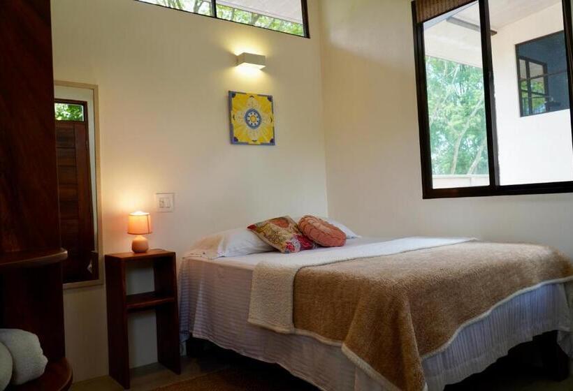 پانسیون Awake Uvita