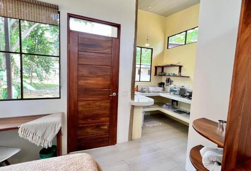 پانسیون Awake Uvita