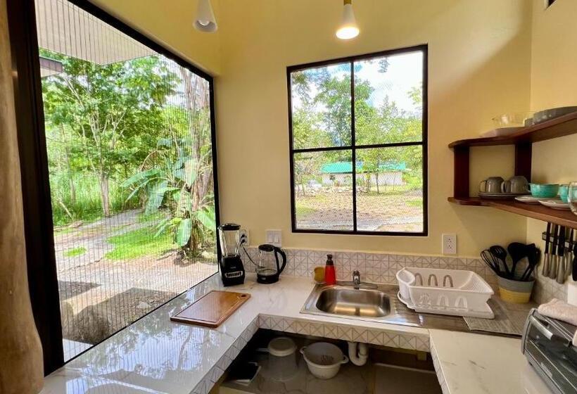 پانسیون Awake Uvita