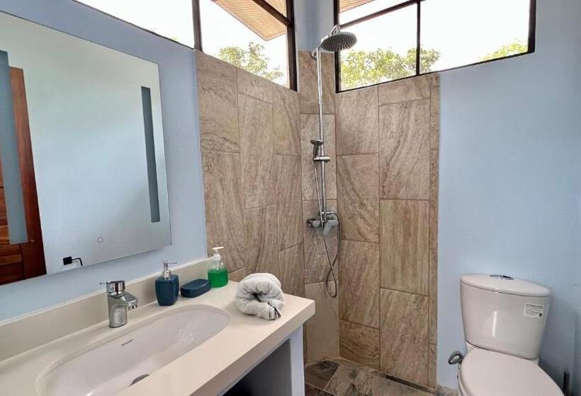 پانسیون Awake Uvita