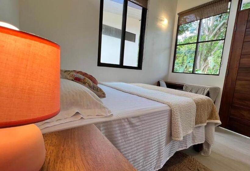 پانسیون Awake Uvita