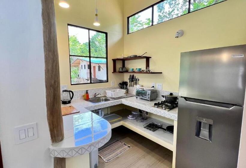 پانسیون Awake Uvita