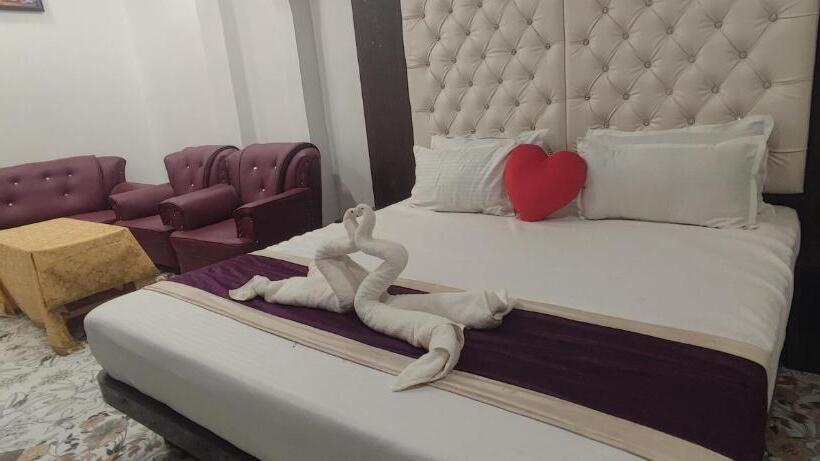 Resort The Monarch Garden