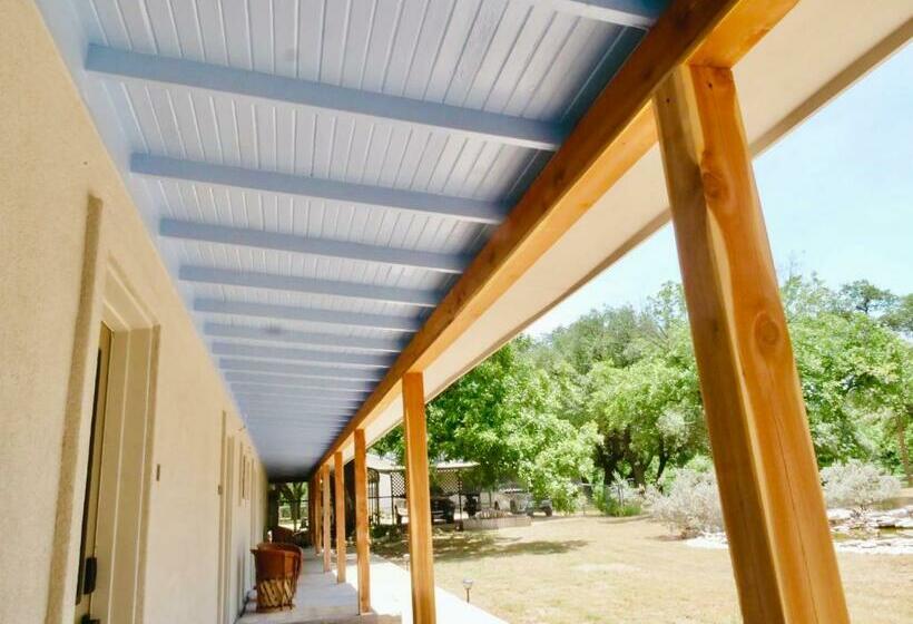 Общежитие The Huisache Room   The Ranch House Motel