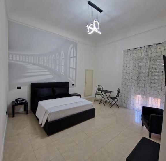 민박 Black And White 17