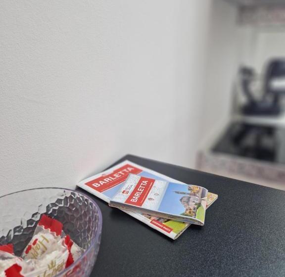 민박 Black And White 17