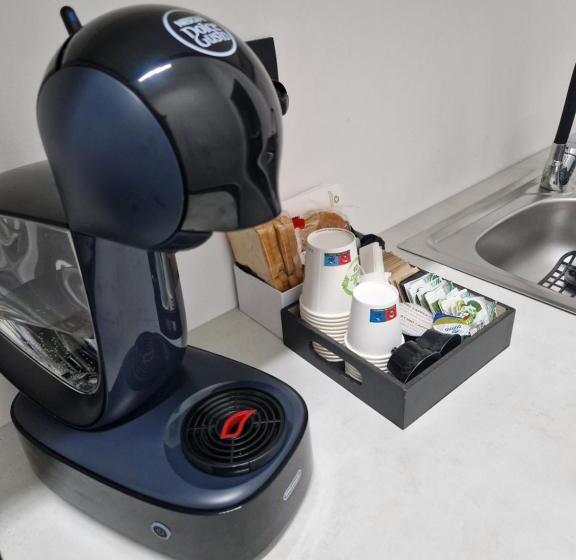 민박 Black And White 17